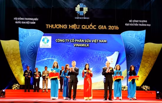 Vinamilk lần thứ 8 liên tiếp là "Thương hiệu quốc gia" ảnh 1