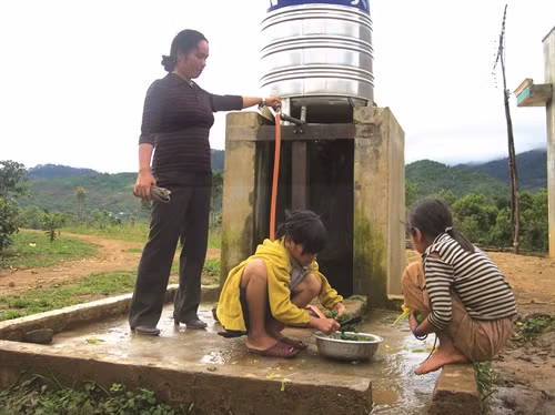 Đồng bào ở xã Đăk Choong được sử dụng nước sinh hoạt hợp vệ sinh