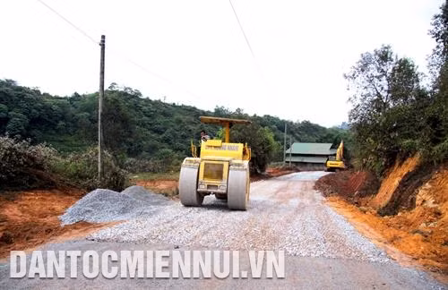 Nhiều hộ nghèo trên địa bàn tỉnh Lai Châu được hỗ trợ xóa nhà tạm, ổn canh ổn cư. Ảnh: Việt Hoàng Những năm vừa qua, nhiều tuyến đường ở các vùng khó khăn của tỉnh Lai Châu đã được đầu tư, giúp đồng bào buôn bán thuận lợi. Ảnh: Việt Hoàng