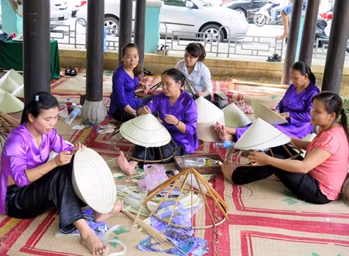 Từ nguồn vốn vay ưu đãi của NHCSXH, nhiều địa phương trong cả nước đã duy trì và phát triển các ngành nghề thủ công truyền thống, tạo việc làm và tăng thu nhập cho nhiều gia đình ở vùng nông thôn trong cả nước