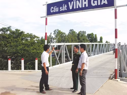 Cầu sắt Vĩnh Gia - cây cầu do Bộ đội Biên phòng tỉnh An Giang góp sức cùng người dân địa phương xây dựng