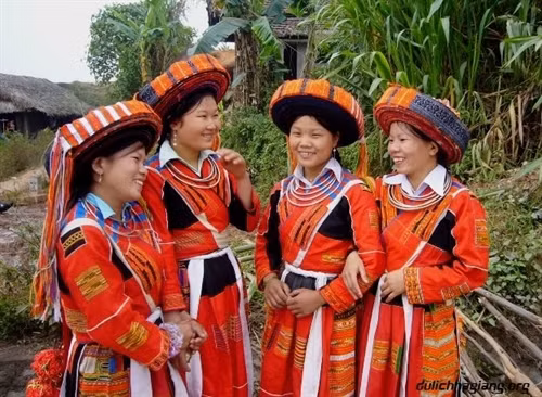Thiếu nữ Pà Thẻn. ẢNh: internet