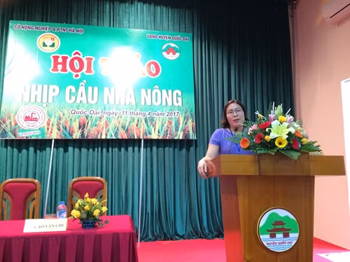 Bà Nguyễn Thị Thoa - Trưởng phòng trồng trọt sở NN&PTNN lên đọc diễn văn khai mạc hội thảo. Ảnh: Phan Ngọc Đức