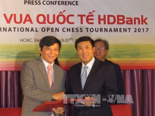 Liên đoàn Cờ Việt Nam và HDBank ký thỏa thuận hợp tác tài trợ Giải Cờ vua Quốc tế HDBank các năm tiếp theo. Ảnh: Hoàng Hải - TTXVN