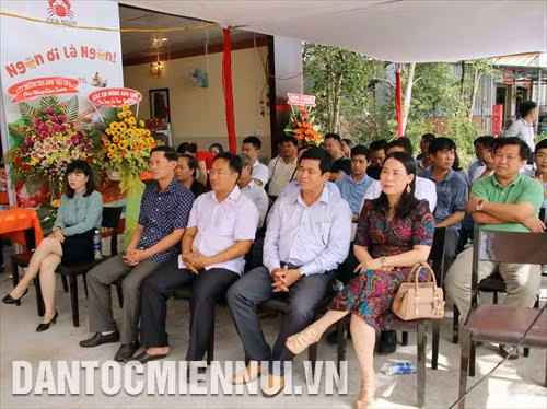Lễ khai trương vựa thu mua thủy sản và trạm dừng chân tại ấp Cái Nai, thị trấn Năm Căn - Cà Mau