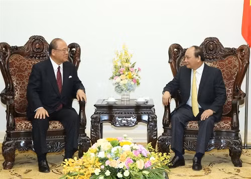 Thủ tướng Nguyễn Xuân Phúc tiếp ông Tsutomu Takebe, Cố vấn đặc biệt Liên minh nghị sỹ Nhật-Việt. Ảnh: Thống Nhất-TTXVN