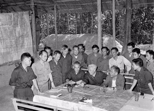 Bộ Chỉ huy Chiến dịch Hồ Chí Minh tại căn cứ Tà Thiết - Lộc Ninh (tháng 4/1975). Ảnh: TTXVN