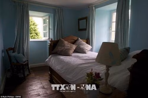 Một phòng ngủ bên trong lâu đài Chateau de Cautine. Ảnh: Daily Mail/ TTXVN