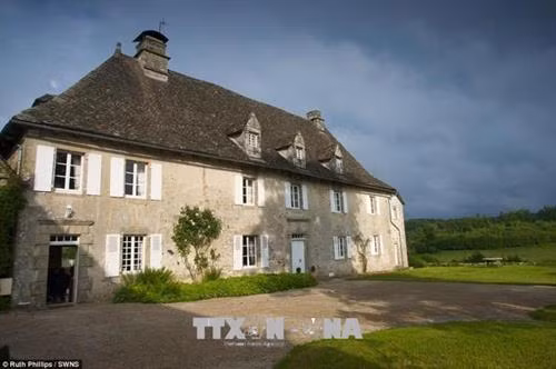 Lâu đài Chateau de Cautine nằm tại tỉnh Dordogne, Tây Nam nước Pháp trong khuôn viên rộng 14 ha và có bể bơi. Lâu đài có 9 phòng ngủ và được trang bị nội thất đầy đủ. Ảnh: Daily Mail/ TTXVN