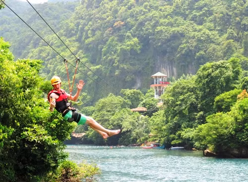Tìm cảm giác mạnh bằng trò chơi đu dây