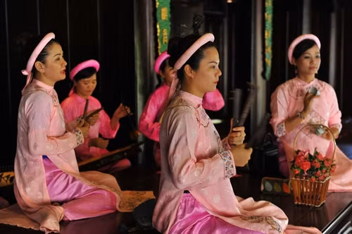 Nhã nhạc cung đình Huế được UNESCO công nhận là Kiệt tác truyền khẩu và phi vật thể nhân loại vào năm 2003