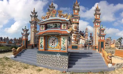 Phú Vang được mệnh danh là " Thành phố lăng mộ" ở Huế