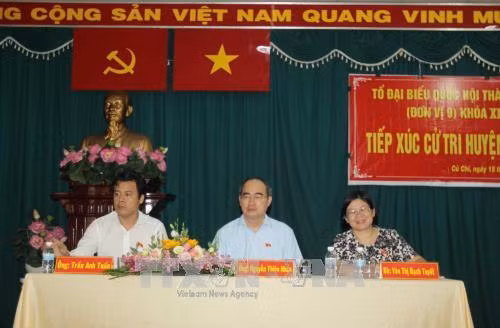 Bí thư Thành ủy Thành phố Hồ Chí Minh Nguyễn Thiện Nhân và các đại biểu Quốc hội Thành phố Hồ Chí Minh tiếp xúc cử tri huyện Củ Chi. Ảnh: Thanh Vũ-TTXVN