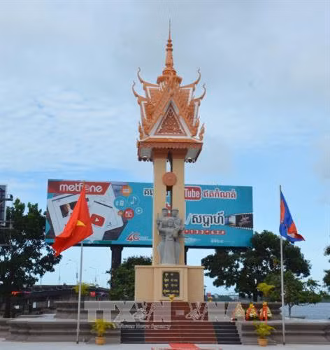 Đài Hữu nghị Việt Nam - Campuchia tại tỉnh Koh Kong. Ảnh: Chí Hùng/Chanh Đa/Minh Hưng - PV TTXVN tại Campuchia
