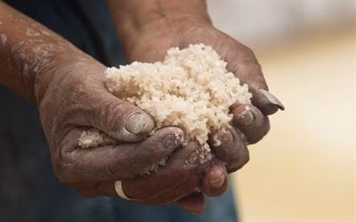 Khó tin cánh đồng muối… trên đỉnh núi 3.000 m ở Peru ảnh 13