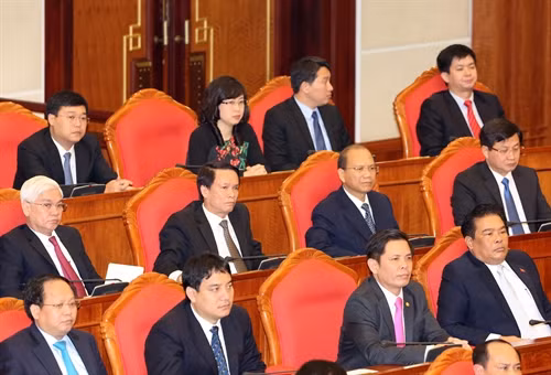 Các đại biểu dự bế mạc Hội nghị lần thứ hai Ban Chấp hành Trung ương Đảng khóa XII ị. Ảnh: Thống Nhất –TTXVN