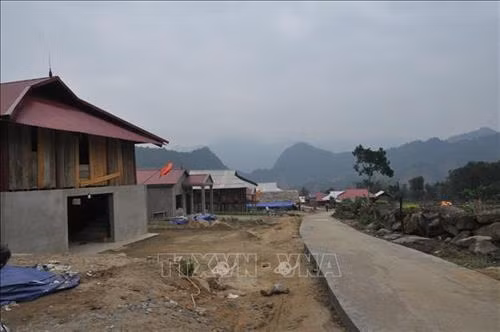 Khu tái định cư mới của 50 hộ dân vùng lũ Phong Dụ Thượng, huyện Văn Yên. Ảnh: Đỗ Tuấn Anh - TTXVN
