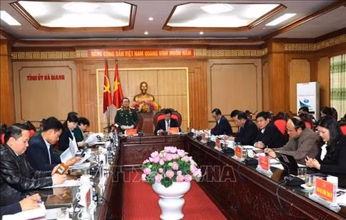 Phó Chủ tịch Quốc hội Đỗ Bá Tỵ phát biểu tại buổi làm việc với lãnh đạo chủ chốt tỉnh Hà Giang. Ảnh: Minh Tâm-TTXVN