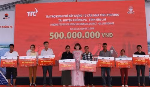 Trao tặng nhà tình thương là một trong rất nhiều hoạt động cộng đồng của Tập đoàn TTC