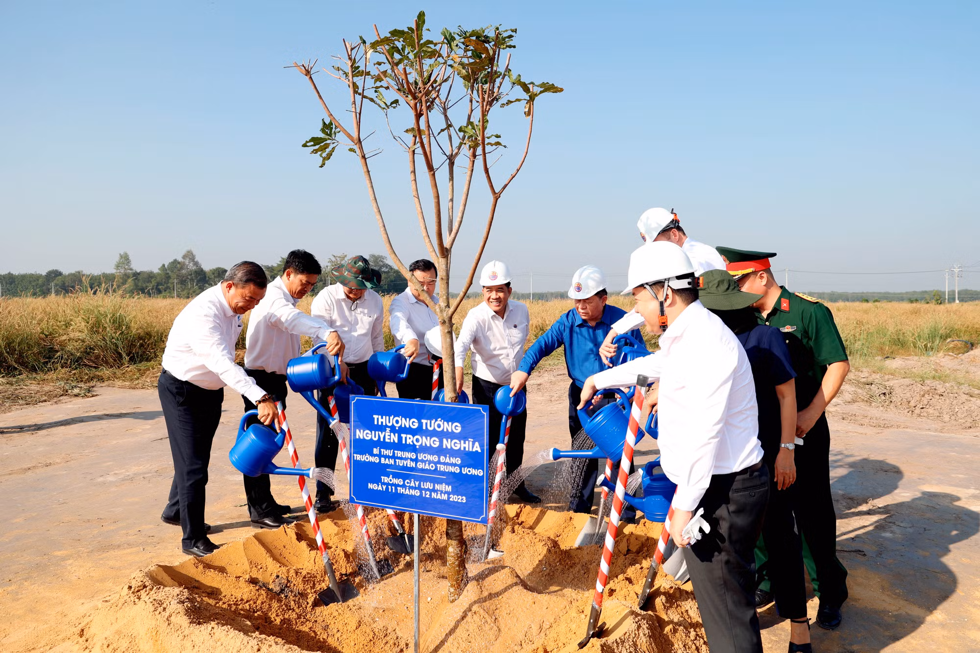 Trưởng Ban Tuyên giáo Trung ương Nguyễn Trọng Nghĩa dự các hoạt động tri ân tại Tây Ninh ảnh 7