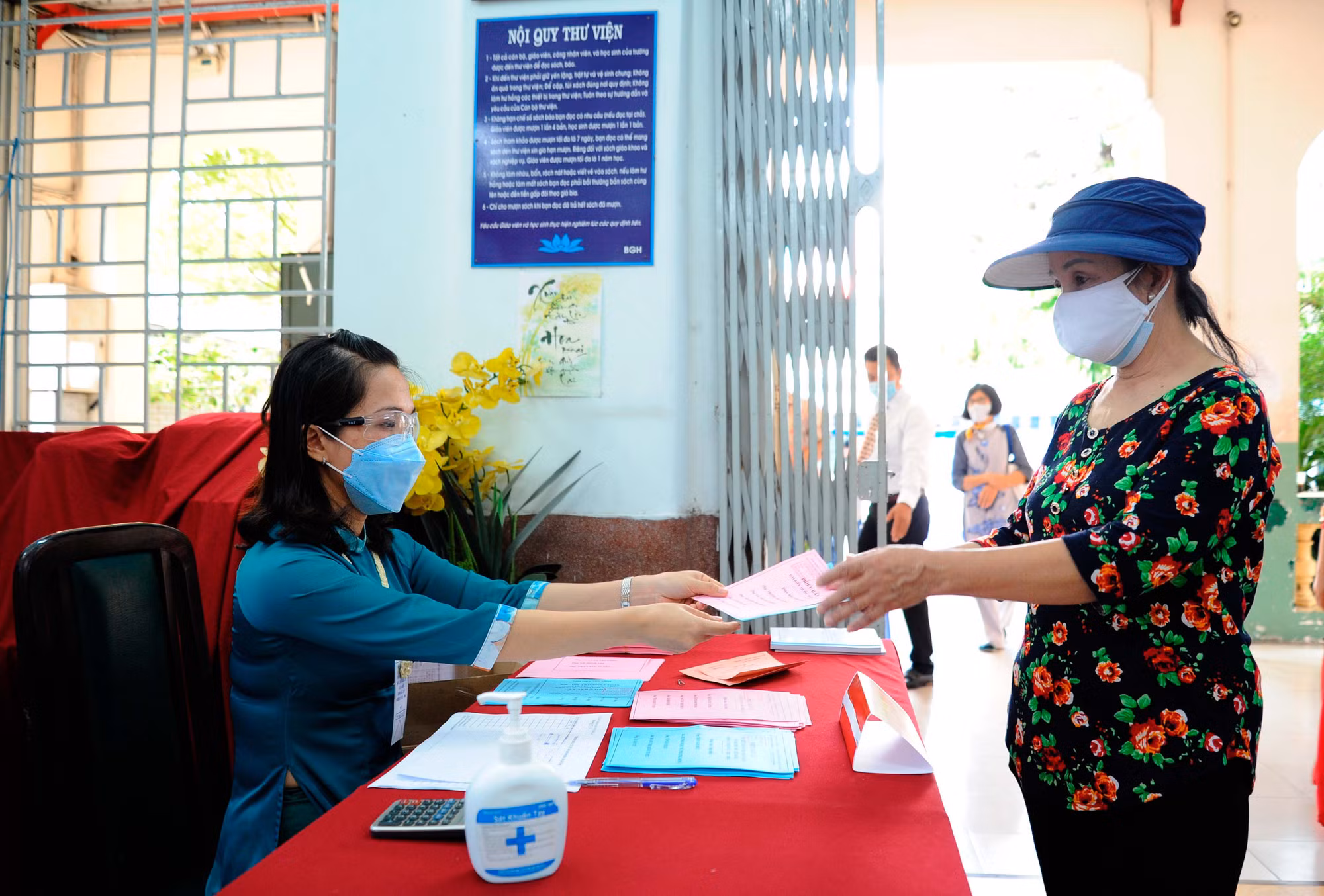 Cử tri người Hoa quận 5 hân hoan đi bầu cử ảnh 7