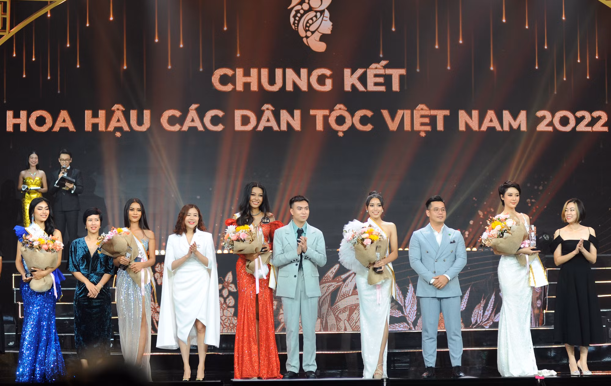 Người đẹp Nông Thúy Hằng đăng quang Hoa hậu các Dân tộc Việt Nam 2022 ảnh 12