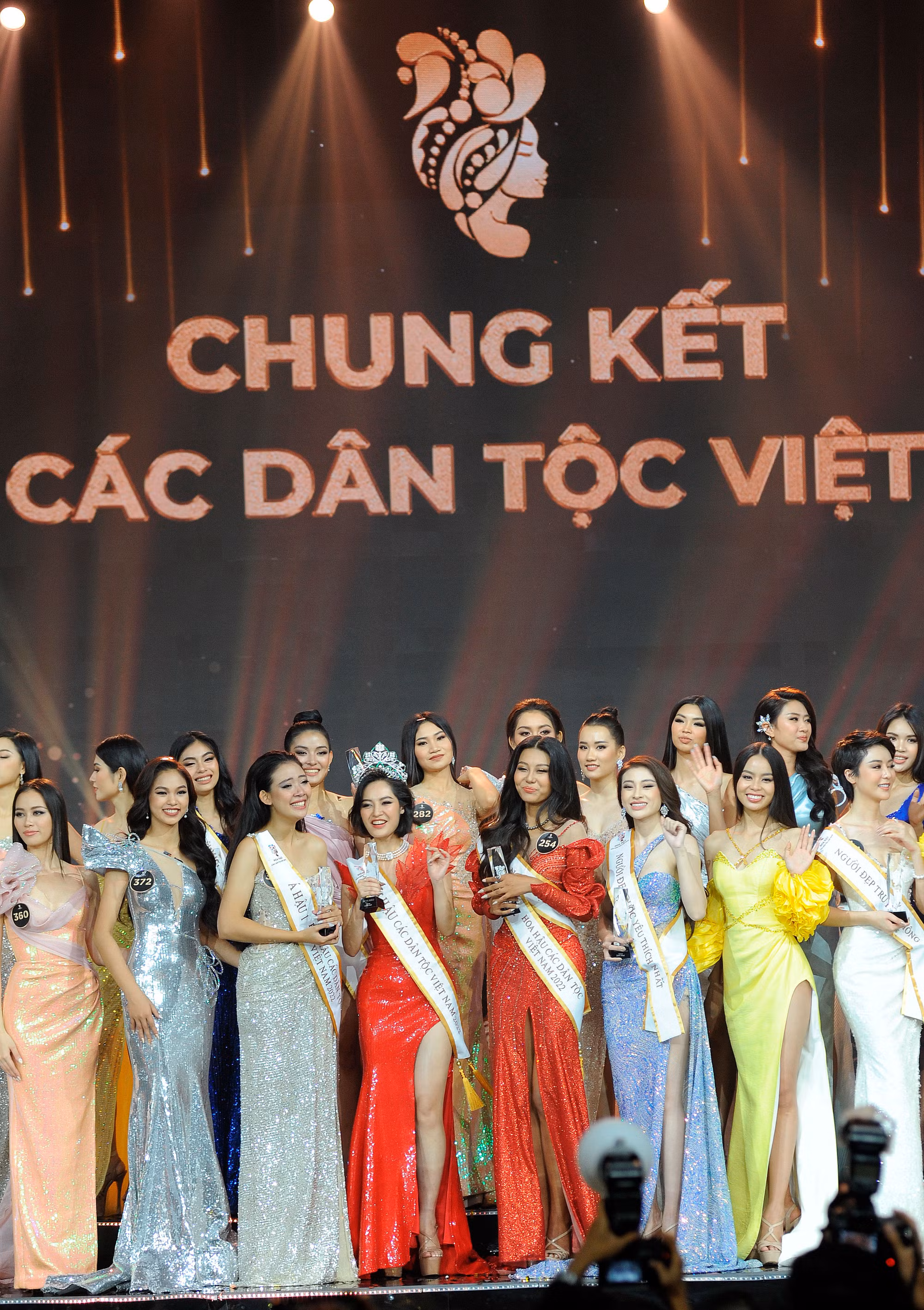 Người đẹp Nông Thúy Hằng đăng quang Hoa hậu các Dân tộc Việt Nam 2022 ảnh 17