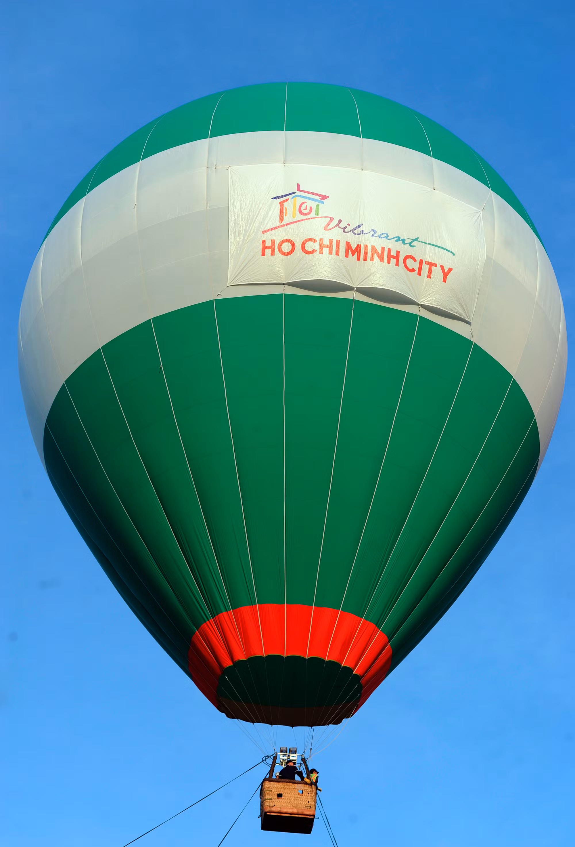Thành phố Hồ Chí Minh rực rỡ sắc màu trong ngày hội Khinh khí cầu ảnh 2