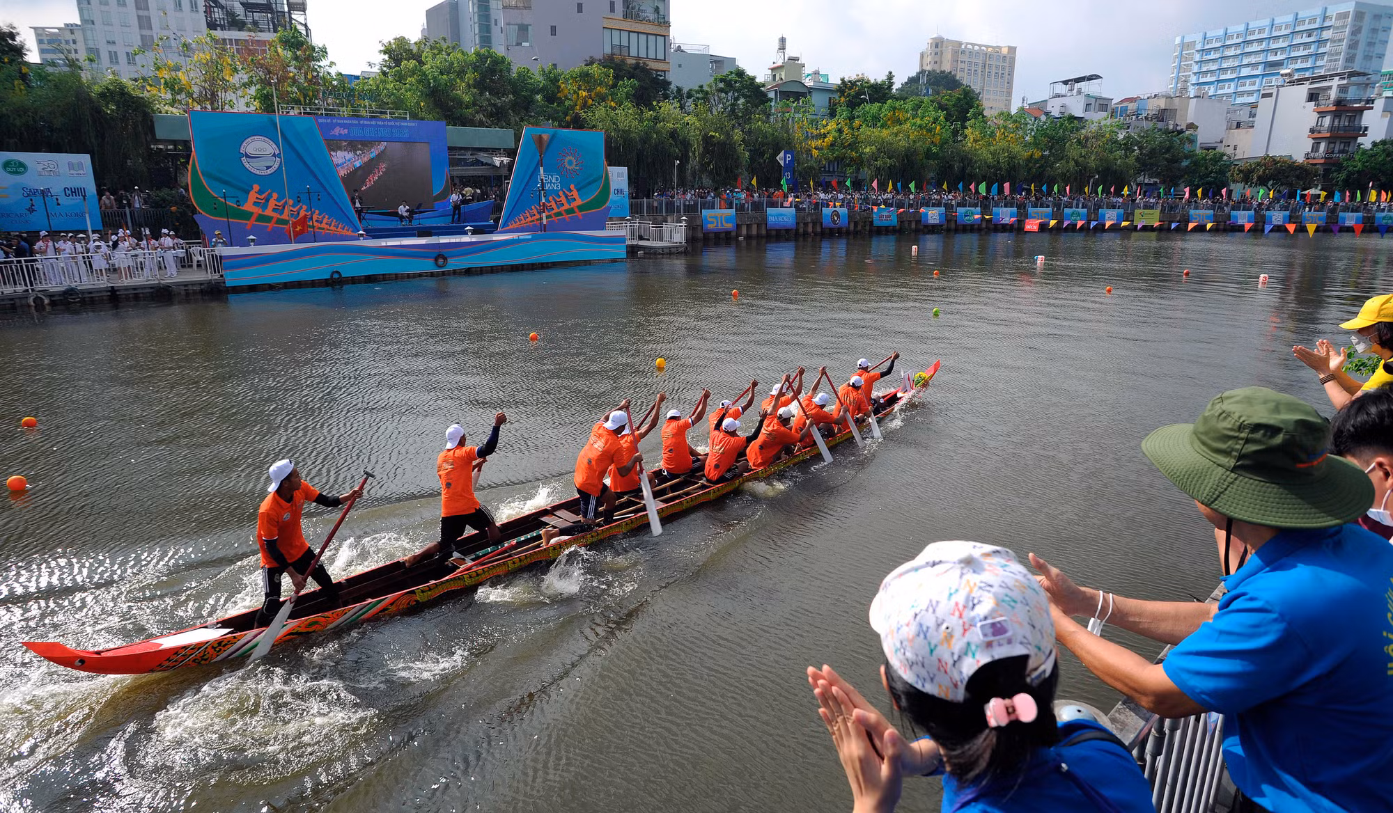 Hội ghe Ngo giữa lòng Thành phố Hồ Chí Minh ảnh 7