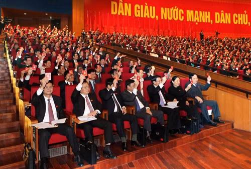 Các đại biểu biểu quyết thông qua Chương trình Đại hội. Ảnh: TTXVN.
