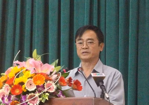 Đồng chí Lê Kim Huy, UVTV, Trưởng Ban Dân vận Tỉnh ủy chia sẻ một số kinh nghiệm của đơn vị trong thực hiện các hoạt động kết nghĩa, củng cố, xây dựng hệ thống chính trị cơ sở. Ảnh: baodaknong.org.vn