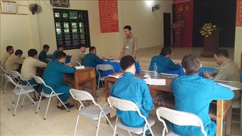 Buổi giao ban của cán bộ, chiến sĩ Ban Chỉ huy Quân sự xã Mường Giàng, huyện Quỳnh Nhai, tỉnh Sơn La. Ảnh: Nguyễn Cường - TTXVN