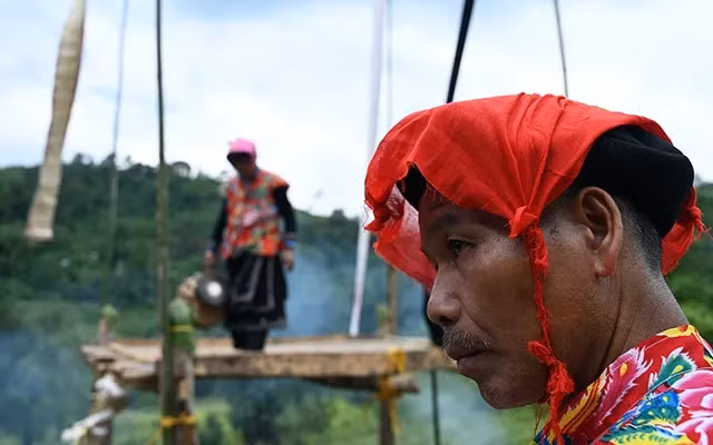 Nghi lễ cấp sắc 12 đèn gồm nhiều lễ cúng quan trọng, diễn ra trong không gian văn hóa mang đậm bản sắc dân tộc Dao, được trang trí công phu. Ảnh: Duy Linh