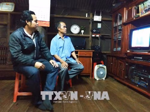 Được Đảng, Nhà nước quan tâm, cùng sự nỗ lực của chính quyền địa phương và nhân dân, diện mạo của vùng căn cứ cách mạng Cư Pơng, huyện Krông Búk (Đắk Lắk) hôm nay đã chuyển mình mạnh mẽ, cơ sở vật chất hạ tầng được đầu tư xây dựng, chất lượng cuộc sống của người dân được nâng cao, từ một vùng đất bị bom đạn giày xéo nay đã khoát lên mình vườn hoa tươi thắm. Ảnh: 100% hộ gia đình có ti vi. Ảnh: Tuấn Anh – TTXVN