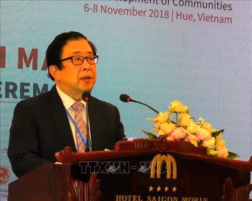 Ông Kwon Huh, Tổng giám đốc Trung tâm Thông tin và Mạng lưới quốc tế về di sản văn hóa phi vật thể khu vực châu Á- Thái Bình Dương phát biểu tại hội nghị. Ảnh: Tường Vi - TTXVN