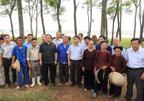 Bí thư Thành ủy Hà Nội Hoàng Trung Hải thăm một số mô hình sản xuất nông nghiệp ở Ba Vì ảnh 1