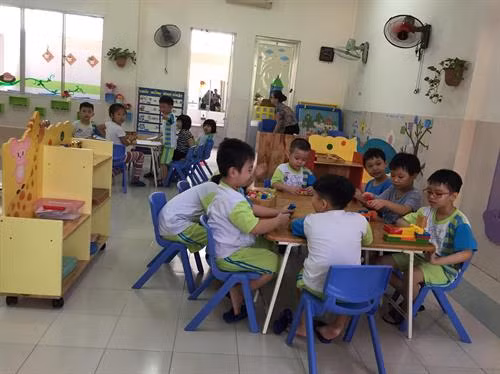 Mọi hoạt động tổ chức dạy học tại Trường Mầm non 30-4 vẫn diễn ra bình thường vào sáng nay. Ảnh: sggp.org.vn