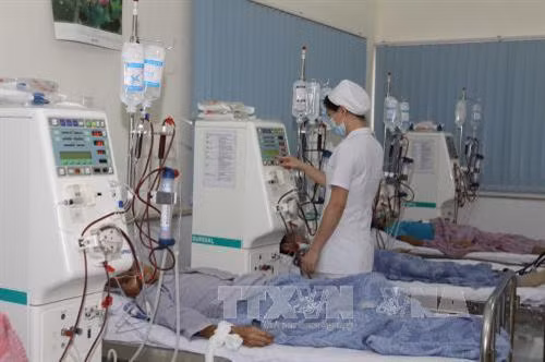 Bệnh nhân chạy thận nhân tạo tại bệnh viện Quận 2. Ảnh: Phương Vy-TTXVN.