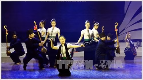 Múa "Khau Cút thương nhớ" của dân tôc Thái. Ảnh: Thanh Hà- TTXVN