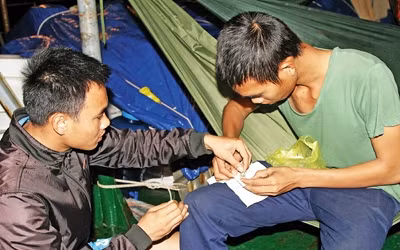 Câu cá đêm trên biển Trường Sa ảnh 4