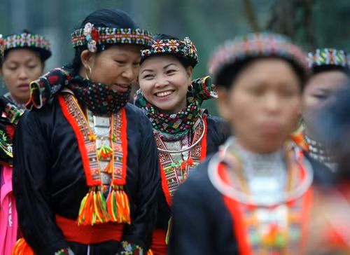 Niềm vui của họ hàng, người thân cô dâu chú rể trong lễ cưới.