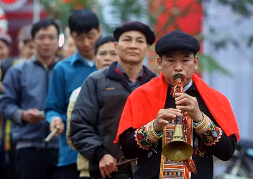 Thầy cúng có vai trò quan trọng trong đám cưới của người Dao đỏ.