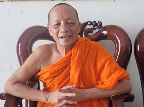 Hòa thượng Tăng Nô đang kể về tết Chol Chnam Thmey