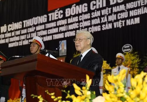 Linh cữu nguyên Tổng Bí thư Đỗ Mười quàn tại Nhà tang lễ quốc gia, số 5 Trần Thánh Tông (Hà Nội). Ảnh: TTXVN Đồng chí Trương Hòa Bình, Ủy viên Bộ Chính trị, Phó Thủ tướng thường trực Chính phủ, Trưởng Ban Tổ chức Lễ tang, tuyên bố bắt đầu Lễ truy điệu. Ảnh: Trí Dũng – TTXVN Tổng Bí thư Nguyễn Phú Trọng, Thủ tướng Nguyễn Xuân Phúc, Quyền Chủ tịch nước Đặng Thị Ngọc Thịnh, các đồng chí lãnh đạo, nguyên lãnh đạo Đảng, Nhà nước; Thủ tướng Lào Thongloun Sisoulith, các vị khách quốc tế cùng gia đình đồng chí Đỗ Mười dự Lễ truy điệu. Ảnh: Nhan Sáng – TTXVN Gia đình nguyên Tổng Bí thư Đỗ Mười tại Lễ truy điệu. Ảnh: TTXVN Các tăng ni cầu siêu, tưởng nhớ nguyên Tổng Bí thư Đỗ Mười. Ảnh: TTXVN Đại diện gia đình nguyên Tổng Bí thư Đỗ Mười thắp nén hương tưởng niệm lần cuối trước linh cữu. Ảnh: TTXVN Gia đình, họ hàng đi vòng quanh linh cữu, viếng nguyên Tổng Bí thư Đỗ Mười lần cuối. Ảnh: TTXVN Tổng Bí thư Nguyễn Phú Trọng, Trưởng Ban Lễ tang nguyên Tổng Bí thư Đỗ Mười, thay mặt lãnh đạo Đảng, Nhà nước đọc điếu văn tưởng nhớ và đưa tiễn đồng chí Đỗ Mười. Ảnh: Trí Dũng - TTXVN Ông Nguyễn Duy Trung, con trai nguyên Tổng Bí thư Đỗ Mười, thay mặt gia đình phát biểu bày tỏ lòng cảm ơn tới các đồng chí lãnh đạo Đảng, Nhà nước, những người bạn quốc tế đã tới chia buồn cùng gia đình. Ảnh: Trí Dũng – TTXVN Tổng Bí thư Nguyễn Phú Trọng và các đồng chí lãnh đạo, nguyên lãnh đạo Đảng, Nhà nước đi vòng quanh linh cữu lần cuối, vĩnh biệt đồng chí Đỗ Mười. Ảnh: Nhan Sáng – TTXVN Các tăng ni thực hiện nghi lễ cầu siêu, tưởng nhớ nguyên Tổng Bí thư Đỗ Mười. Ảnh: TTXVN Đội tiêu binh thực hiện nghi lễ chuyển di ảnh, gối huân huy chương và linh cữu đồng chí Đỗ Mười ra xe tang. Ảnh: Nhan Sáng – TTXVN Tổng Bí thư Nguyễn Phú Trọng, Thủ tướng Nguyễn Xuân Phúc đưa linh cữu đồng chí Đỗ Mười ra xe tang. Ảnh: Nhan Sáng – TTXVN Tổng Bí thư Nguyễn Phú Trọng, Thủ tướng Nguyễn Xuân Phúc cùng các đồng chí lãnh đạo, nguyên lãnh đạo Đảng, Nhà nước bên xe tang chở linh cữu đồng chí Đỗ Mười. Ảnh: Nhan Sáng – TTXVN Đoàn xe tang đưa linh cữu nguyên Tổng Bí thư Đỗ Mười di chuyển trên phố Lê Thánh Tông (Hà Nội). Ảnh: TTXVN Đoàn xe tang đưa linh cữu nguyên Tổng Bí thư Đỗ Mười di chuyển từ phố Tràng Tiền sang phố Hàng Khay (Hà Nội). Ảnh: TTXVN Đoàn xe tang đưa linh cữu nguyên Tổng Bí thư Đỗ Mười di chuyển trên phố Hàng Khay (Hà Nội). Ảnh: TTXVN Giáo viên và các em học sinh trường THCS Nguyễn Tri Phương đưa tiễn linh cữu nguyên Tổng Bí thư Đỗ Mười trên phố Hoàng Diệu (Hà Nội). Ảnh: Thành Đạt – TTXVN Đoàn xe đưa linh cữu nguyên Tổng Bí thư Đỗ Mười di chuyển trên đường Độc Lập (khu vực quảng trường Ba Đình và Nhà Quốc hội), Hà Nội. Ảnh: TTXVN Đoàn xe đưa linh cữu nguyên Tổng Bí thư Đỗ Mười trên phố Giải Phóng (Hà Nội). Ảnh: Danh Lam – TTXVN Người dân chờ đón linh cữu nguyên Tổng Bí thư Đỗ Mười tại quê nhà, khu Ma Vang, thôn 1, xã Đông Mỹ, huyện Thanh Trì, thành phố Hà Nội. Ảnh: Quang Quyết – TTXVN Đoàn xe tang đưa linh cữu nguyên Tổng Bí thư Đỗ Mười về tại quê nhà, khu Ma Vang, thôn 1, xã Đông Mỹ, huyện Thanh Trì, thành phố Hà Nội. Ảnh: Doãn Tấn – TTXVN Linh cữu nguyên Tổng Bí thư Đỗ Mười về tại quê nhà, khu Ma Vang, thôn 1, xã Đông Mỹ, huyện Thanh Trì, thành phố Hà Nội. Ảnh: Doãn Tấn – TTXVN Gia quyến nguyên Tổng Bí thư Đỗ Mười về tại quê nhà, khu Ma Vang, thôn 1, xã Đông Mỹ, huyện Thanh Trì, thành phố Hà Nội. Ảnh: Doãn Tấn – TTXVN Tổng Bí thư Nguyễn Phú Trọng cùng các đồng chí lãnh đạo, nguyên lãnh đạo cấp cao của Đảng, Nhà nước, Mặt trận Tổ quốc Việt Nam và đông đảo nhân dân địa phương dành một phút mặc niệm, vĩnh biệt nguyên Tổng Bí thư Đỗ Mười. Ảnh: Doãn Tấn – TTXVN Đội nghi lễ thực hiện nghi thức đóng huyệt mộ nguyên Tổng Bí thư Đỗ Mười. Ảnh: Doãn Tấn - TTXVN Tổng Bí thư Nguyễn Phú Trọng và các đồng chí lãnh đạo, nguyên lãnh đạo Đảng, Nhà nước, Mặt trận Tổ quốc Việt Nam thả những nắm đất đầu tiên xuống huyệt mộ nguyên Tổng Bí thư Đỗ Mười. Ảnh: Dương Giang – TTXVN Các đồng chí lãnh đạo, nguyên lãnh đạo Đảng, Nhà nước, Mặt trận Tổ quốc Việt Nam và gia đình nguyên Tổng Bí thư Đỗ Mười thả những nắm đất đầu tiên xuống huyệt mộ. Ảnh: Dương Giang – TTXVN Đồng chí Trương Hòa Bình, Ủy viên Bộ Chính trị, Phó Thủ tướng thường trực Chính phủ, Trưởng Ban Tổ chức Lễ tang phát biểu cảm ơn và tuyên bố kết thúc Lễ Quốc tang nguyên Tổng Bí thư Đỗ Mười. Ảnh: Doãn Tấn - TTXVN Phó Thủ tướng thường trực Chính phủ Trương Hòa Bình, nguyên Trưởng Ban Dân vận Trung ương Hà Thị Khiết và các đại biểu chia buồn cùng gia quyến nguyên Tổng Bí thư Đỗ Mười. Ảnh: Doãn Tấn-TTXVN Trưởng Ban Tuyên giáo Trung ương Võ Văn Thưởng chia buồn cùng gia quyến nguyên Tổng Bí thư Đỗ Mười. Ảnh: TTXVN Mộ nguyên Tổng Bí thư Đỗ Mười tại quê hương ông - Khu Ma Vang, thôn 1, xã Đông Mỹ, huyện Thanh Trì, thành phố Hà Nội. Ảnh: Doãn Tấn – TTXVN