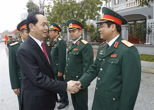 Chủ tịch nước Trần Đại Quang với các cán bộ sỹ quan chỉ huy Bộ Tư lệnh Binh chủng Đặc công. Ảnh: Nhan Sáng-TTXVN
