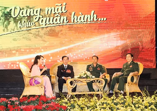 Các doanh nhân cựu chiến binh tiêu biểu giao lưu với khán giả tại chương trình. Ảnh: Trọng Đức - TTXVN