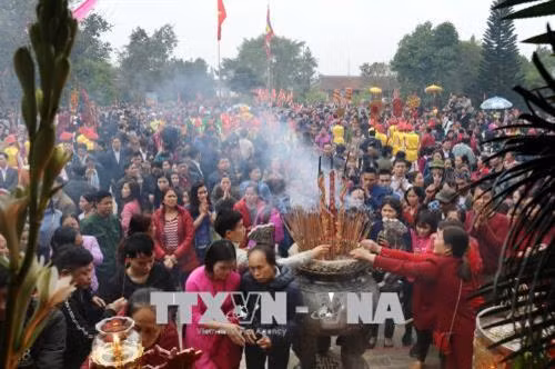 Du khách thập phương về chảy hội đền Mẫu Âu Cơ năm 2018. Ảnh: Trung Kiên - TTXVN