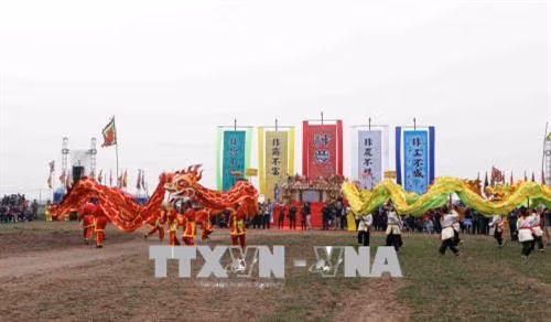 Múa rồng chào mừng lễ hội Tịch Điền Đọi Sơn năm 2018. Ảnh: Quý Trung - TTXVN