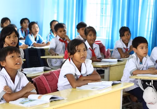 Các em học sinh Trường Tiểu học Ea Bông, huyện Krông Ana trong một buổi học tiếng Êđê.