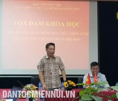 PGS.TS. Trần Trung, quyền Giám đốc Học viện Dân tộc phát biểu tổng kết buổi Tọa đàm. Ảnh: Hoàng Tâm